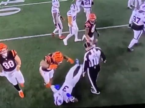 VIDEO Jugador De La NFL Se Desploma En Pleno Partido Lo Sacan En