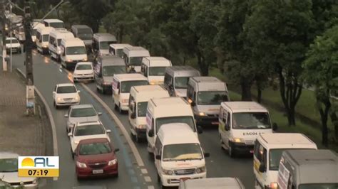 Transportadores De Turismo E Escolares Fazem Carreata Em Protesto Em