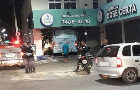 Motorista De Nibus Cochila Ao Volante E Invade Farm Cia Em Fortaleza