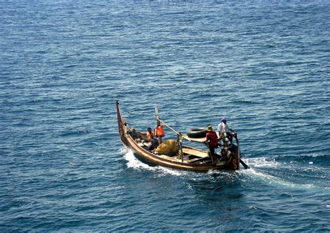 perahu derek tangkuban perahu images pixabay