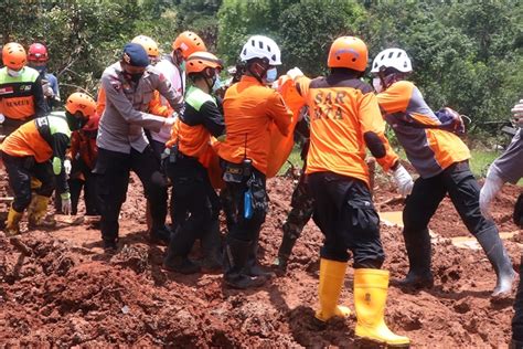 Presiden Jokowi Frekuensi Bencana Alam Di Indonesia Meningkat Tiap Tahun