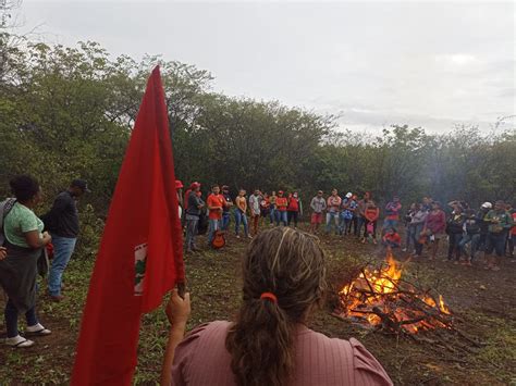 Luta Pela Terra Fam Lias Do Mst Ocupam Fazenda Em Tamboril E