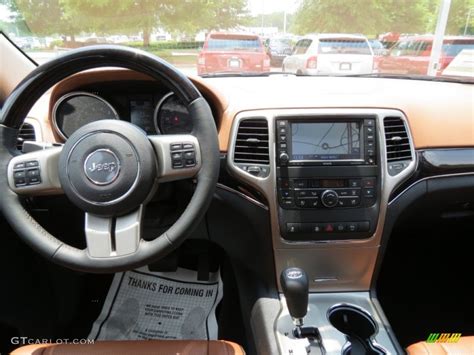 2012 Jeep Grand Cherokee Overland Summit Dashboard Photos | GTCarLot.com