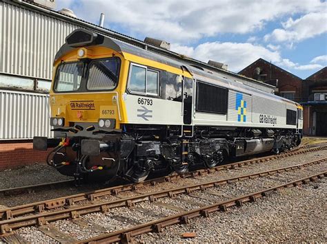 GB Railfreight unveil special British Rail livery for German Class 66 ...