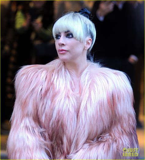 Lady Gaga Wears A Pink Fur Coat In Milan Photo 4016381 Lady Gaga