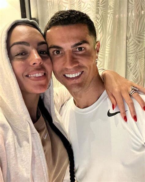 Cristiano Ronaldo nun baldızı güzelliğiyle mest etti Çıplak pozları olay