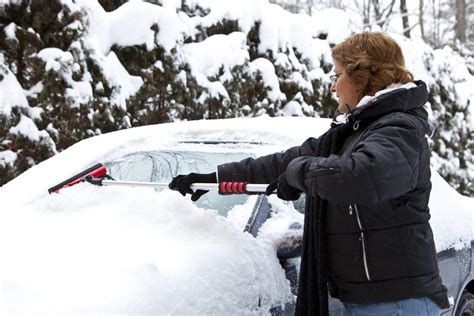 Gut Zu Wissen Wie Sie Ihr Fahrzeug Von Schnee Und Eis Befreien