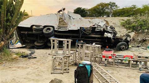 Cami N De La Banda Los Soberanos Cae A Barranca En Oaxaca Hay Un