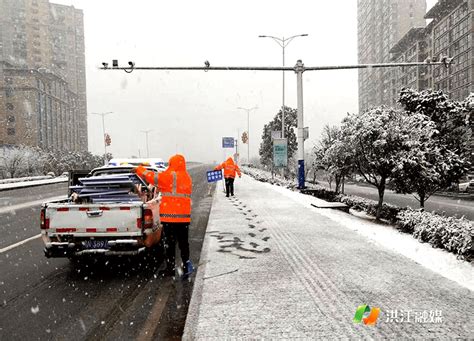 风雪中，有种温暖叫“有我在！” 洪江市 车辆 过往