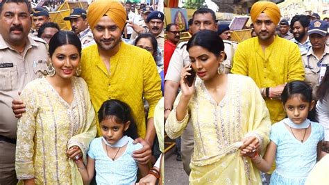 Harbhajan Singh With His Cute Daughter Hinaya And Wife Geeta Basra Seek