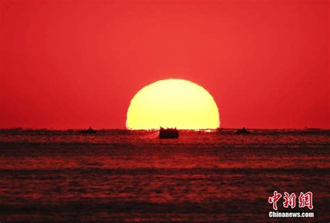 中新网评：挺膺担当，不负青春韶华_青年_中国_华章