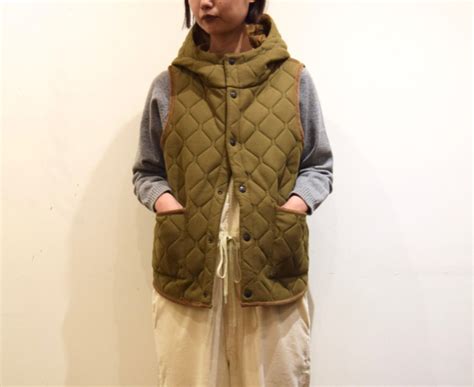 ARMEN PLAIN HEAT QUILT REVERSIBLE HIGH COLLAR HOODED VEST Narumi Trading