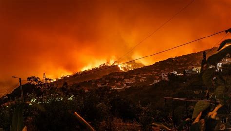 Southern California wildfires threaten affluent neighborhoods - Ark ...