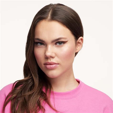 Essence Delineadores De Ojos En Gel Stay Play 03 Silky Nude 05 Verry Berry Bundle Vegano Y