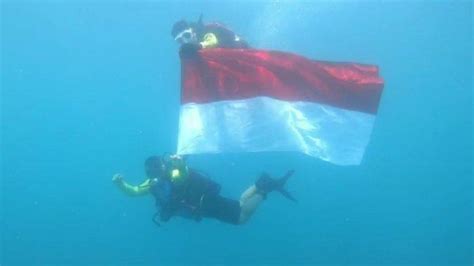 TNI AL Libatkan Pemda Hingga Awak Media Kibarkan Bendera Merah Putih Di