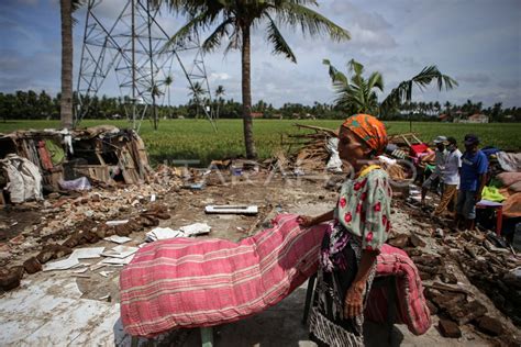 Angin Puting Beliung Di Tangerang Antara Foto