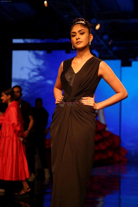 Mrunal Thakur at Lakme Fashion Week 2019 on 21st Aug 2019 / Mrunal ...