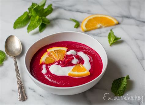 Sopa de betarraga La Cocina Chilena de Pilar Hernández