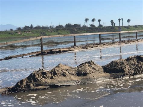 PCH Closes Due to Flooding From High Tide in Huntington Beach