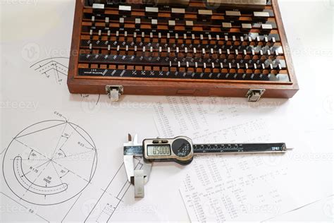 Digital Micrometers And Digital Vernier Calipers Perform Calibration On