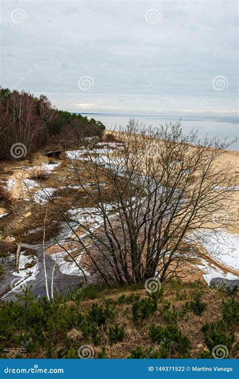 Plage Vide Isol E De Mer Avec Le Sable Blanc Les Grandes Roches Et Les