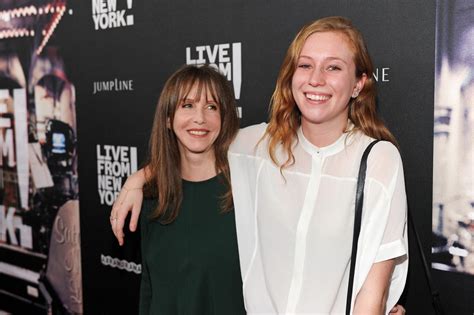 Hacks Star Hannah Einbinder Shares Pics Of Mom Laraine Newman