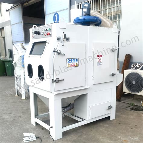 Turntable Sand Blasting Machine For Mold JL Sandblasting Equipment