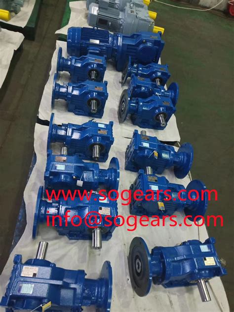 S Series Solid Shaft Helical Worm Gearbox Tractor Pto Multiplier