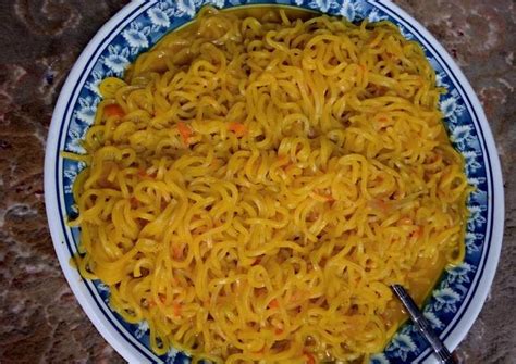 Simple Indomie Girki Daga Zee S Kitchen Cookpad