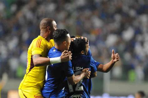 Emocionado Richard homenageia irmão em gol pelo Cruzeiro Superesportes