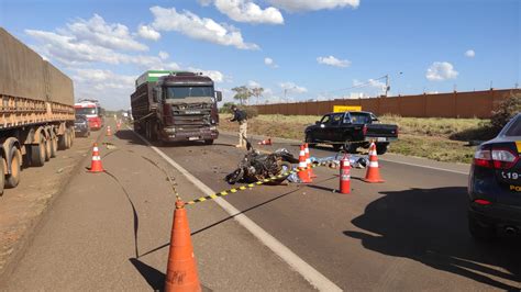 JD1TV Casal morre após colidir frontalmente carreta na BR 163 em