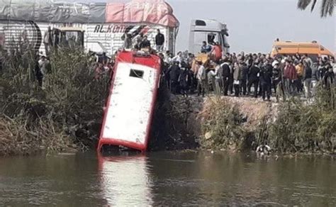 Al Menos Muertos Al Caer Un Autob S De Pasajeros A Canal