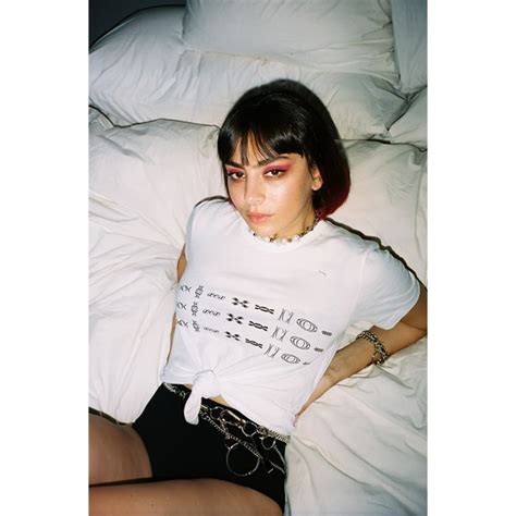 Charli Xcx 90's T-shirt, 48% OFF | futuros.abrelatam.org