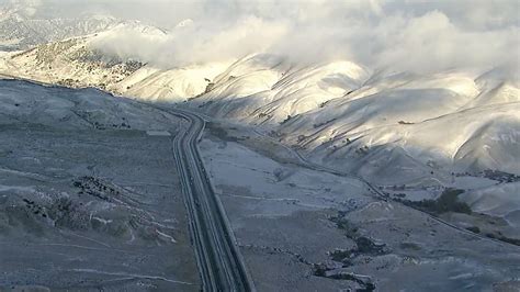 5 Freeway through Grapevine temporary closed due to snow, icy ...