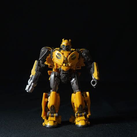 มือ 2 Hasbro Transformers Buzzworthy Bumblebee Studio Series 70 Deluxe