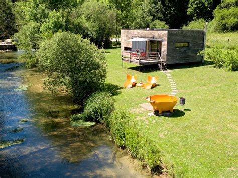 Le Cube Spa Du Pont De La Roche Cabane Sur Pilotis Bourgogne Franche