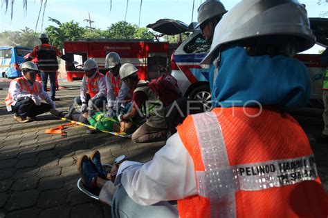 Simulasi Penanggulangan Bencana Kebakaran Antara Foto