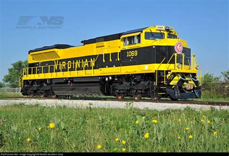 RailPictures.Net Photo: NS 1069 Norfolk Southern EMD SD70ACe at Muncie ...