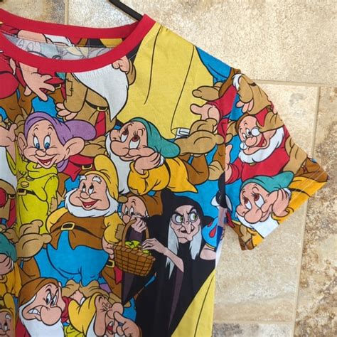 Disney Tops Small Disney Cakeworthy Snow White And The Seven