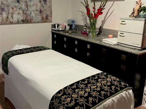 Book A Massage With Tropical Island Massage San Diego Ca 92103