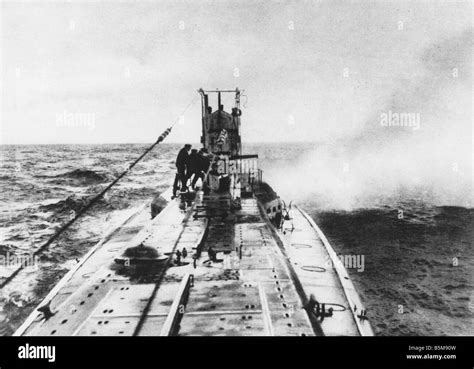 2 G55 M1 1915 4 E German U Boat attacking World War I History World War ...