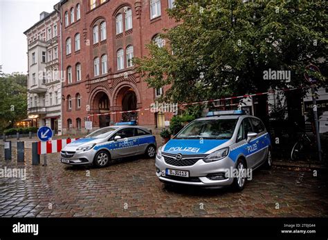 Berlin Deutschland Oktober 2023 Polizeifahrzeuge Stehen Vor Der