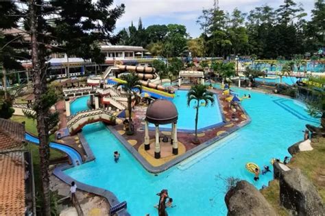 Waterboom Paling Seru Di Bandung Ada Perosotan Panjang Kolam Busa