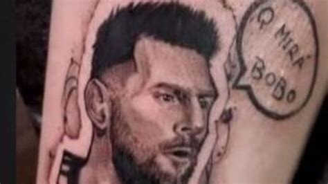 Hincha argentino se tatuó el Qué mirás bobo de Lionel Messi y es la