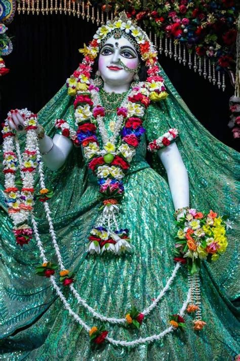 Pin By Pallavik On Radha Madhav Mayapur Radha Krishna Pictures