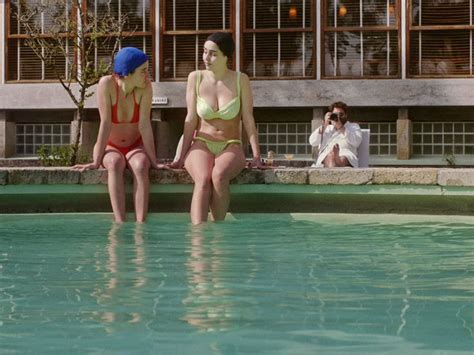 Hot Sexy Yolande Moreau Bikini Pics