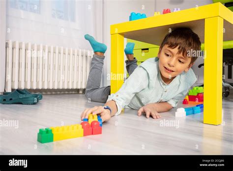 Constructor Para Niños Fotografías E Imágenes De Alta Resolución Alamy