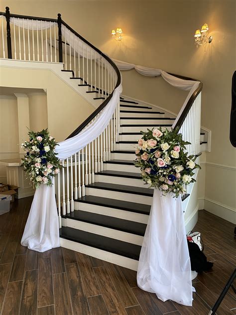 Pin By Charlene Lavigne On Mariage Wedding Staircase Decoration