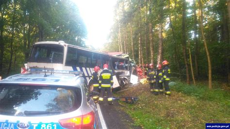 TRAGEDIA na krajowej 16 ciężarówka zderzyła się z autobusem szkolnym