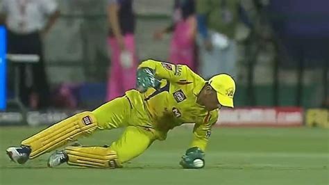 ipl  ms dhoni takes stunning  handed catch  dismiss samson
